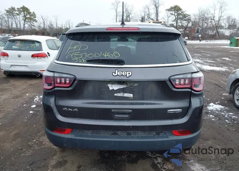 2018 Jeep Compass Latitude 4X4 z USA, uszkodzony, nr VIN 3C4NJDBB3JT185786